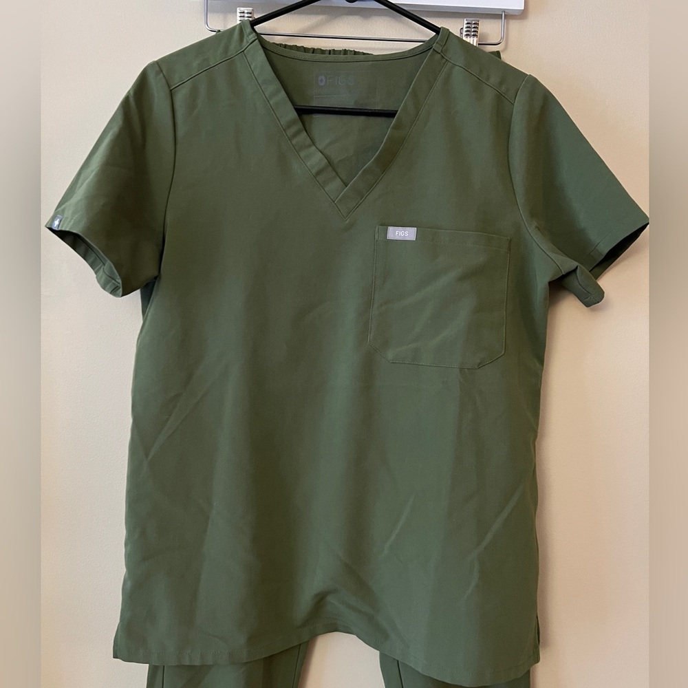 FIGS Olive Green Catarina Top (Size S)+ Zamora Jogger Pants Scrub Set (Size XS)